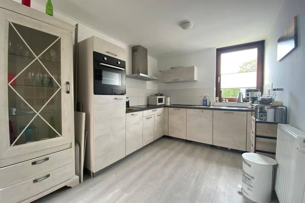 Traumhaftes Geraeumiges Ferienhaus In Meernaehe Bruinisse Ngoại thất bức ảnh