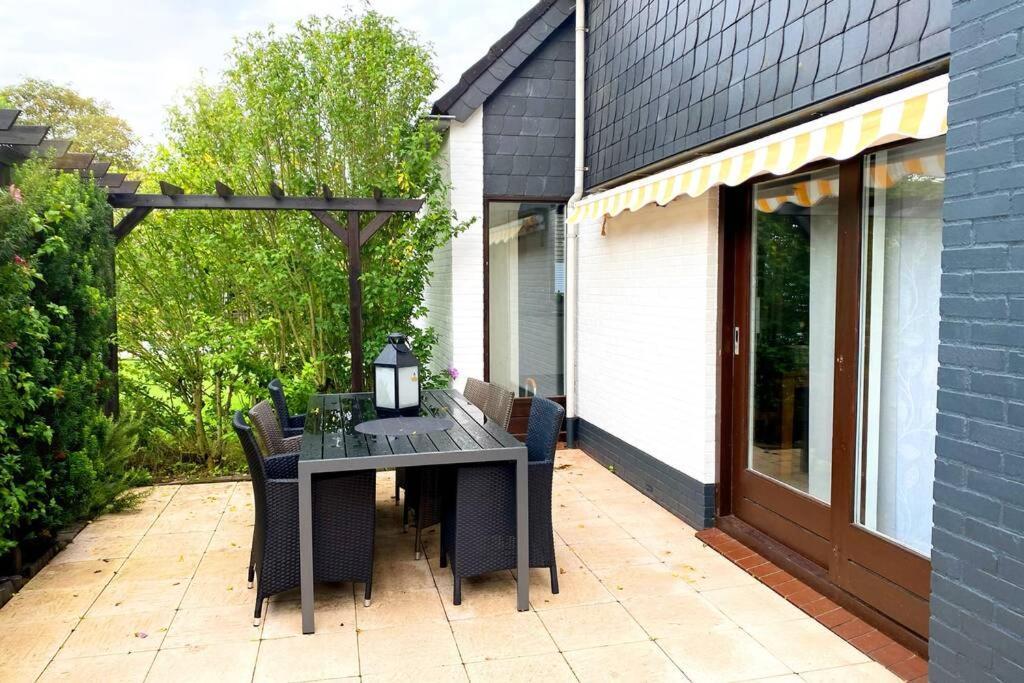 Traumhaftes Geraeumiges Ferienhaus In Meernaehe Bruinisse Ngoại thất bức ảnh
